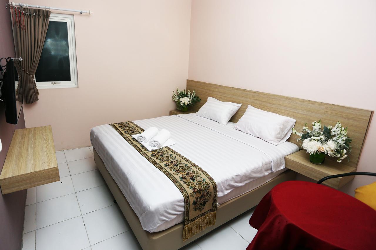 C.Stone Hotel Сурабая Екстериор снимка