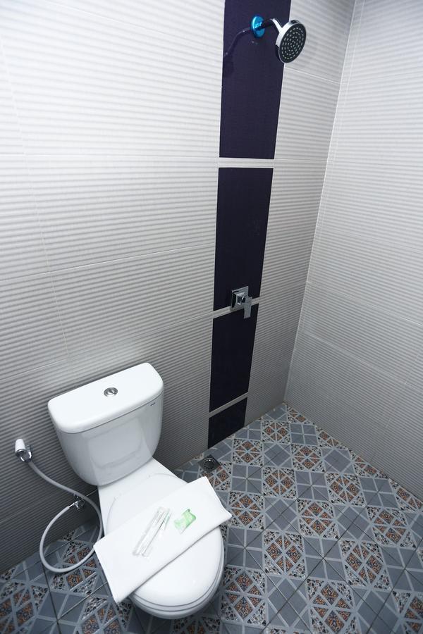 C.Stone Hotel Сурабая Екстериор снимка