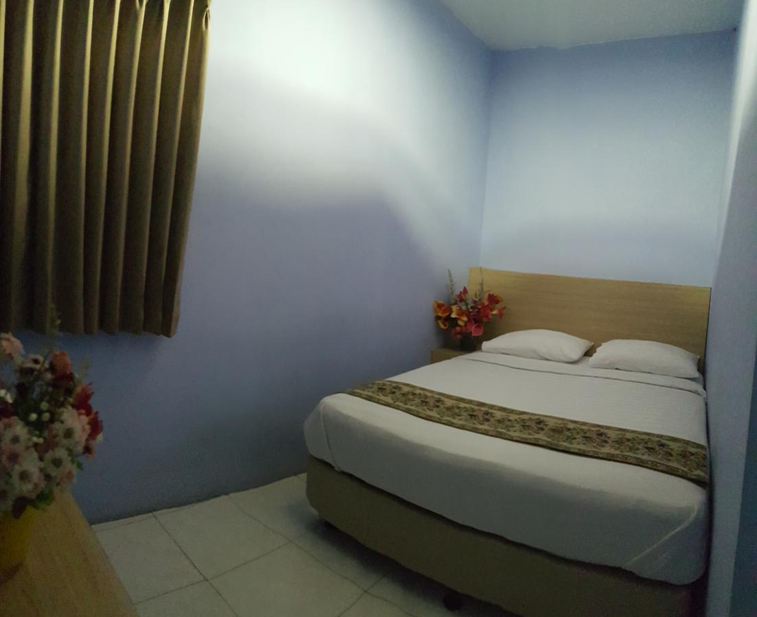 C.Stone Hotel Сурабая Екстериор снимка